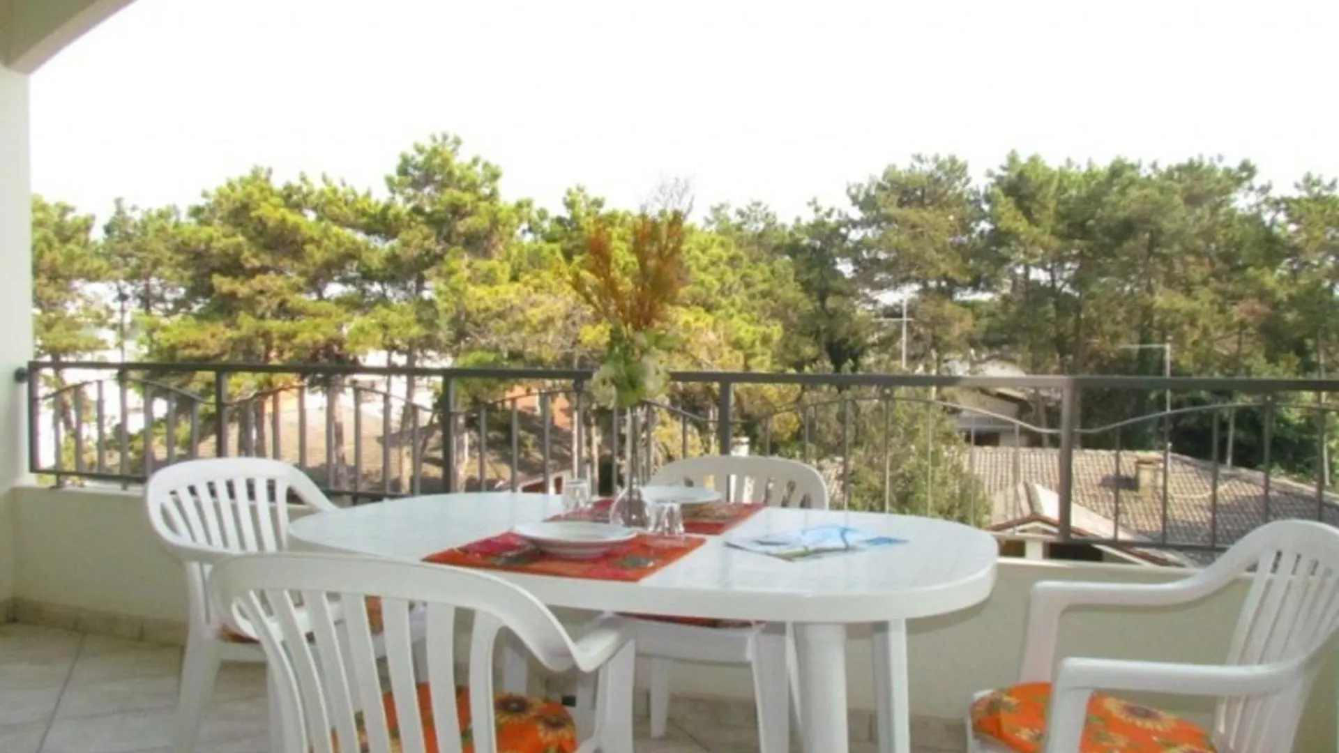 Flat With Large Terrace In Bibione - Beahost Apartment