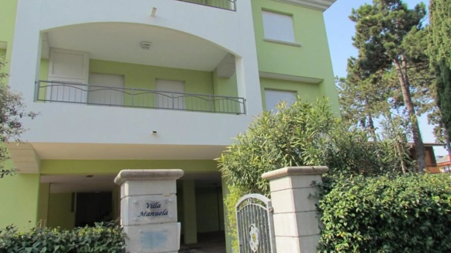 Flat With Large Terrace In Bibione - Beahost Apartment